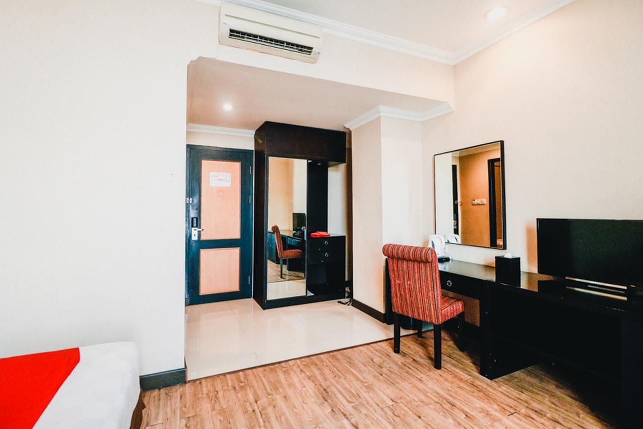 Reddoorz Premium @Jalan Jendral Sudirman Palembang Hotel Exterior photo